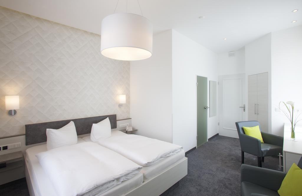 Ebner - Boutique-Hotel & Konditorei Линдау Стая снимка