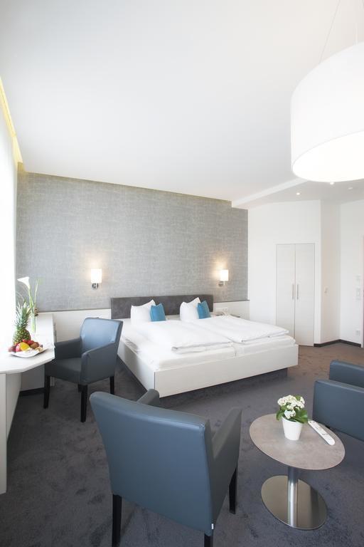 Ebner - Boutique-Hotel & Konditorei Линдау Стая снимка