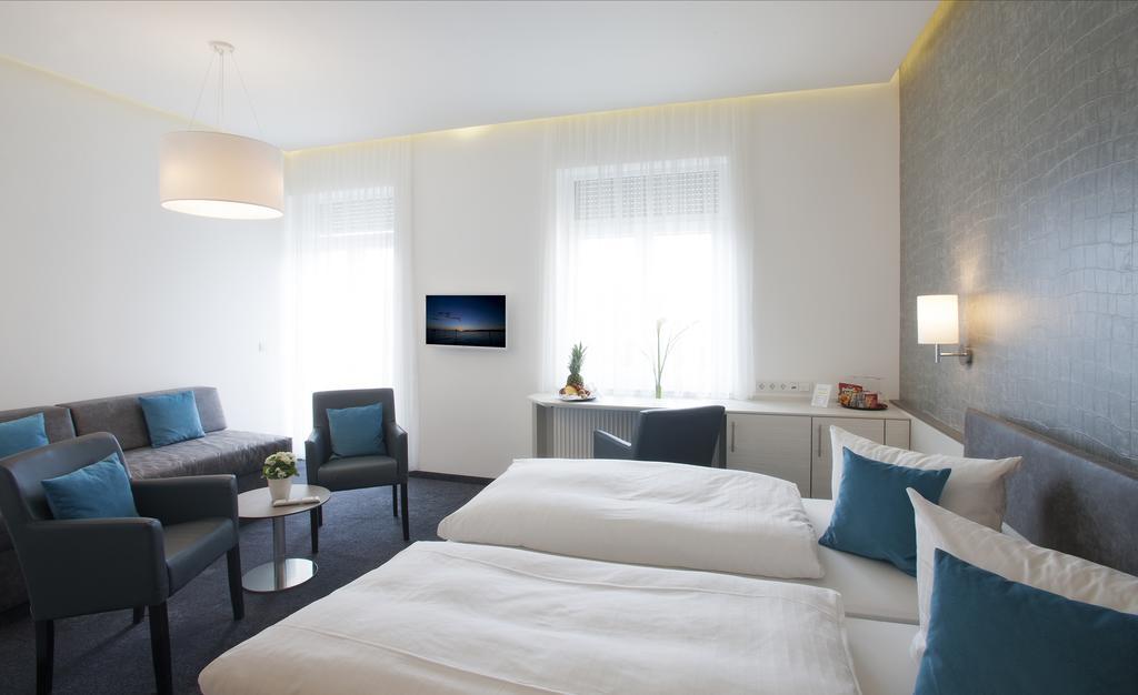 Ebner - Boutique-Hotel & Konditorei Линдау Стая снимка