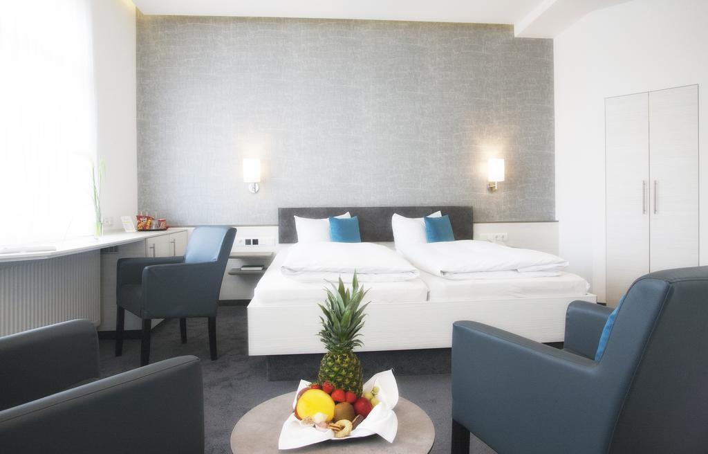 Ebner - Boutique-Hotel & Konditorei Линдау Стая снимка